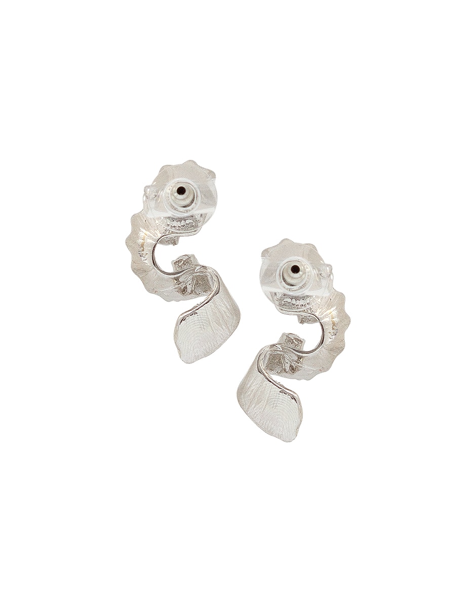 Aretes largos con acabado brillante 2
