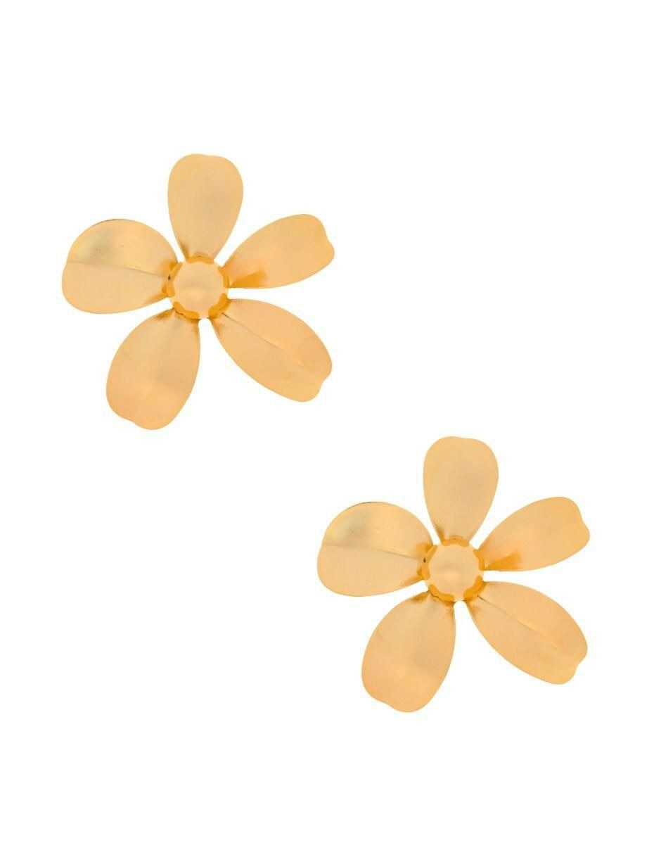 Aretes de flor con acabado chapa de oro