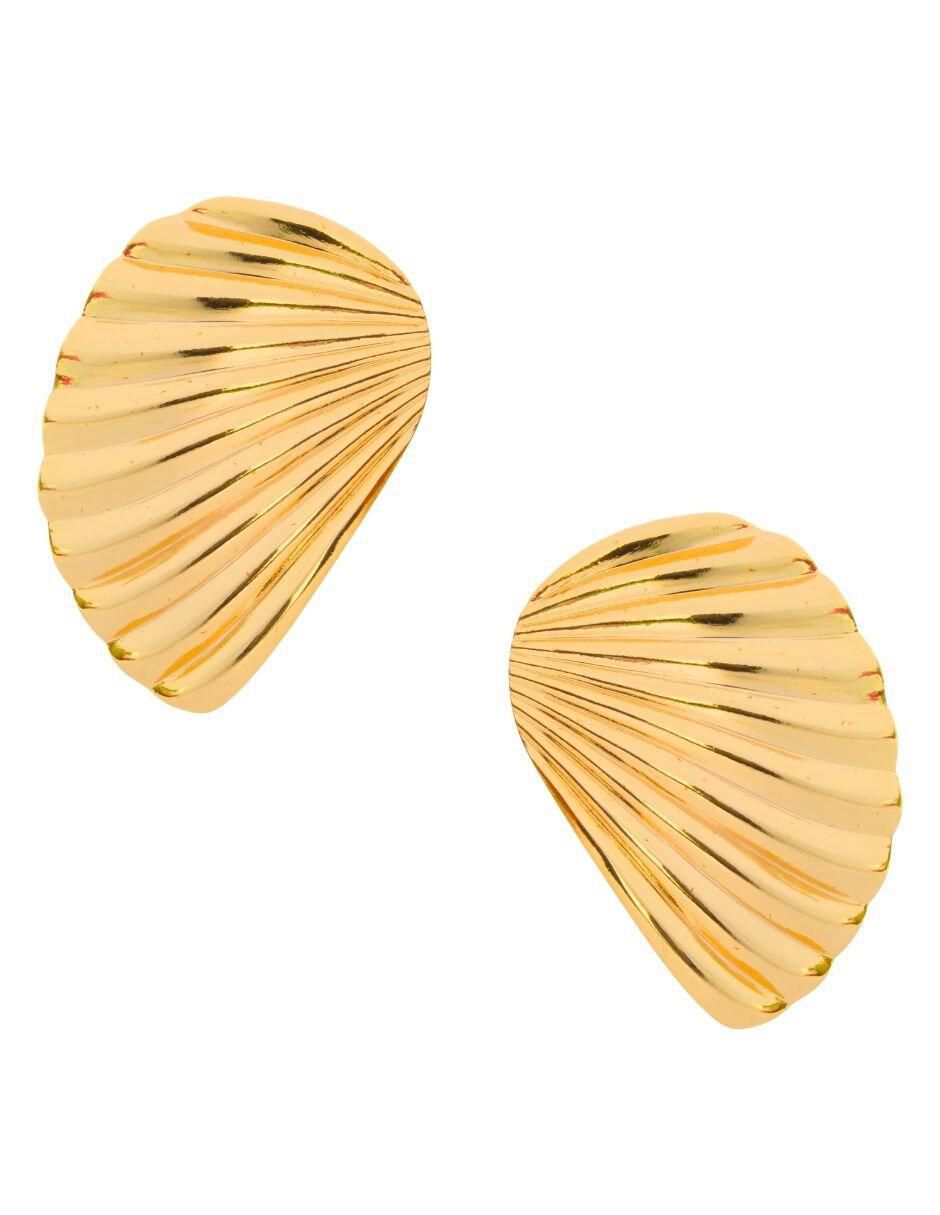 Aretes de concha con acabado chapa de oro Aretes de concha con acabado chapa de oro