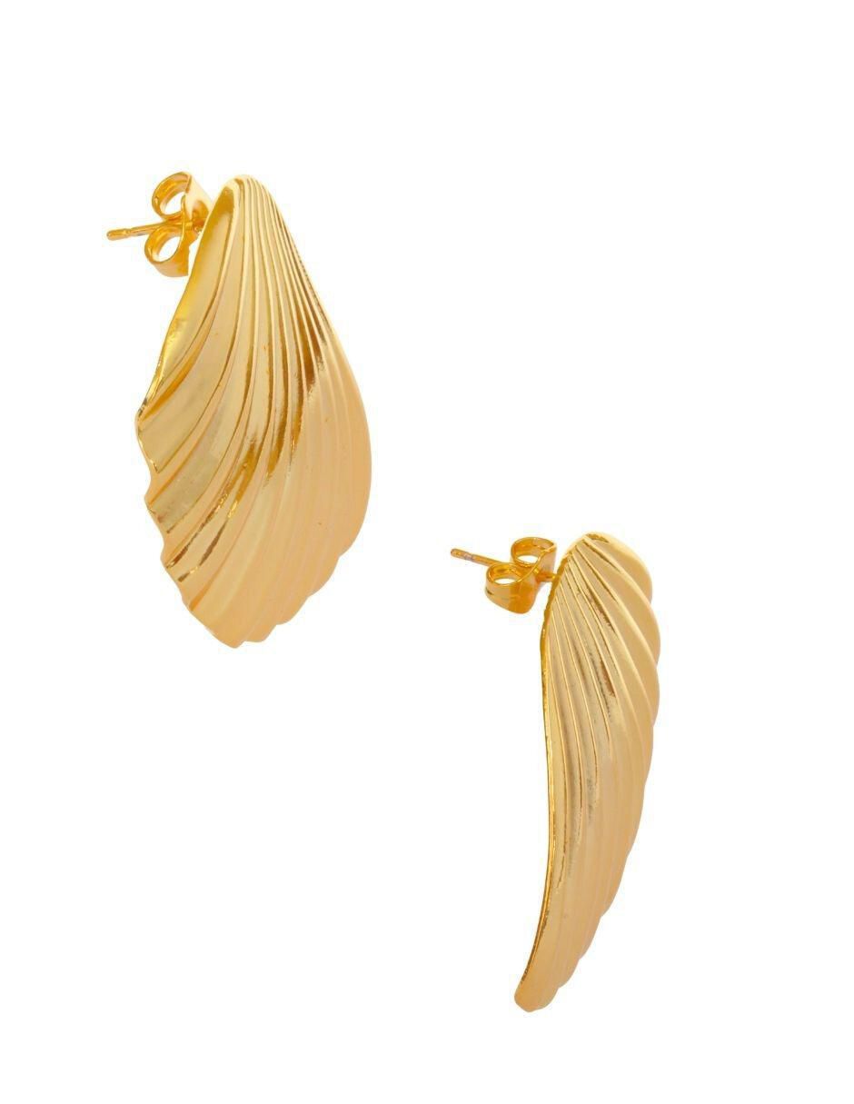 Aretes de concha con acabado chapa de oro 2
