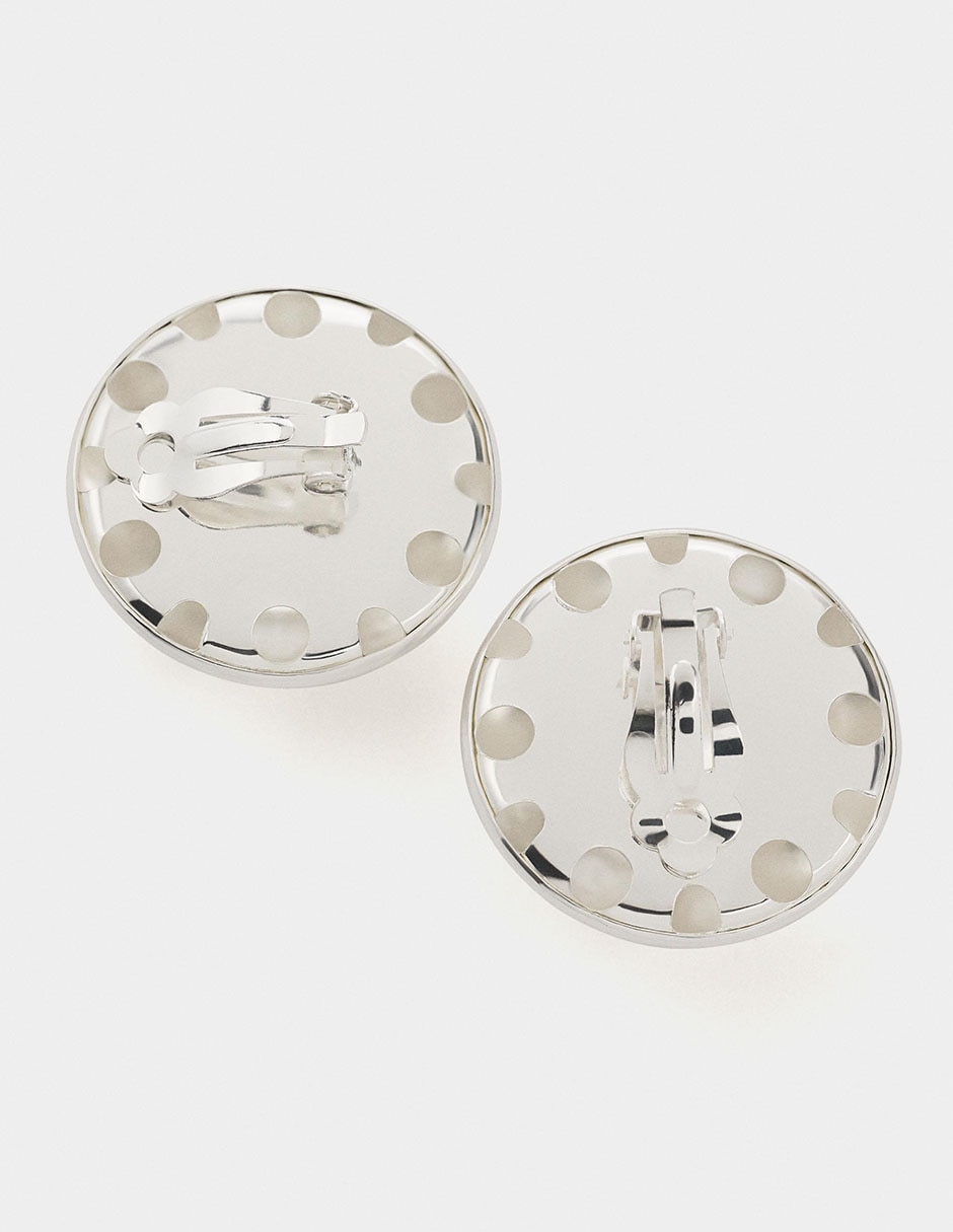Aretes cortos con acabado brillante 3
