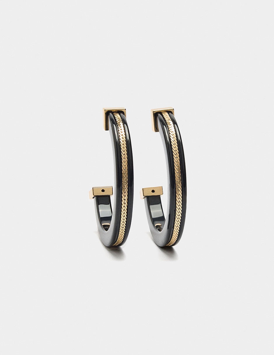 Aretes cortos con acabado pulido