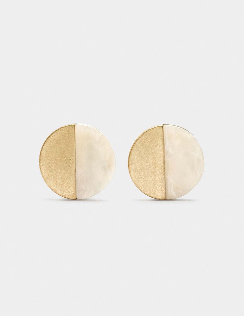 Aretes cortos con acabado mate