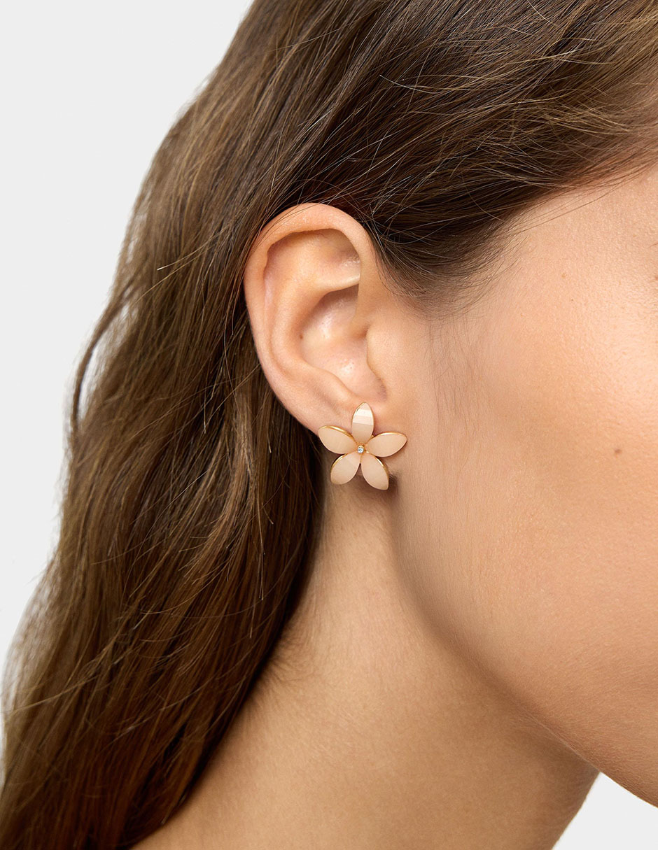 Aretes cortos con acabado pulido 2