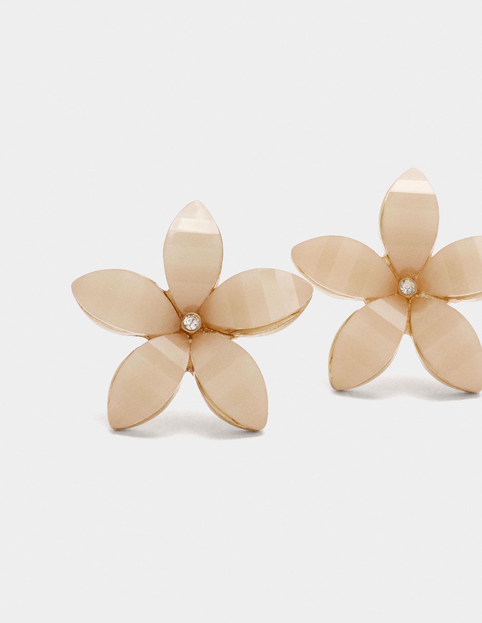 Aretes cortos con acabado pulido 3