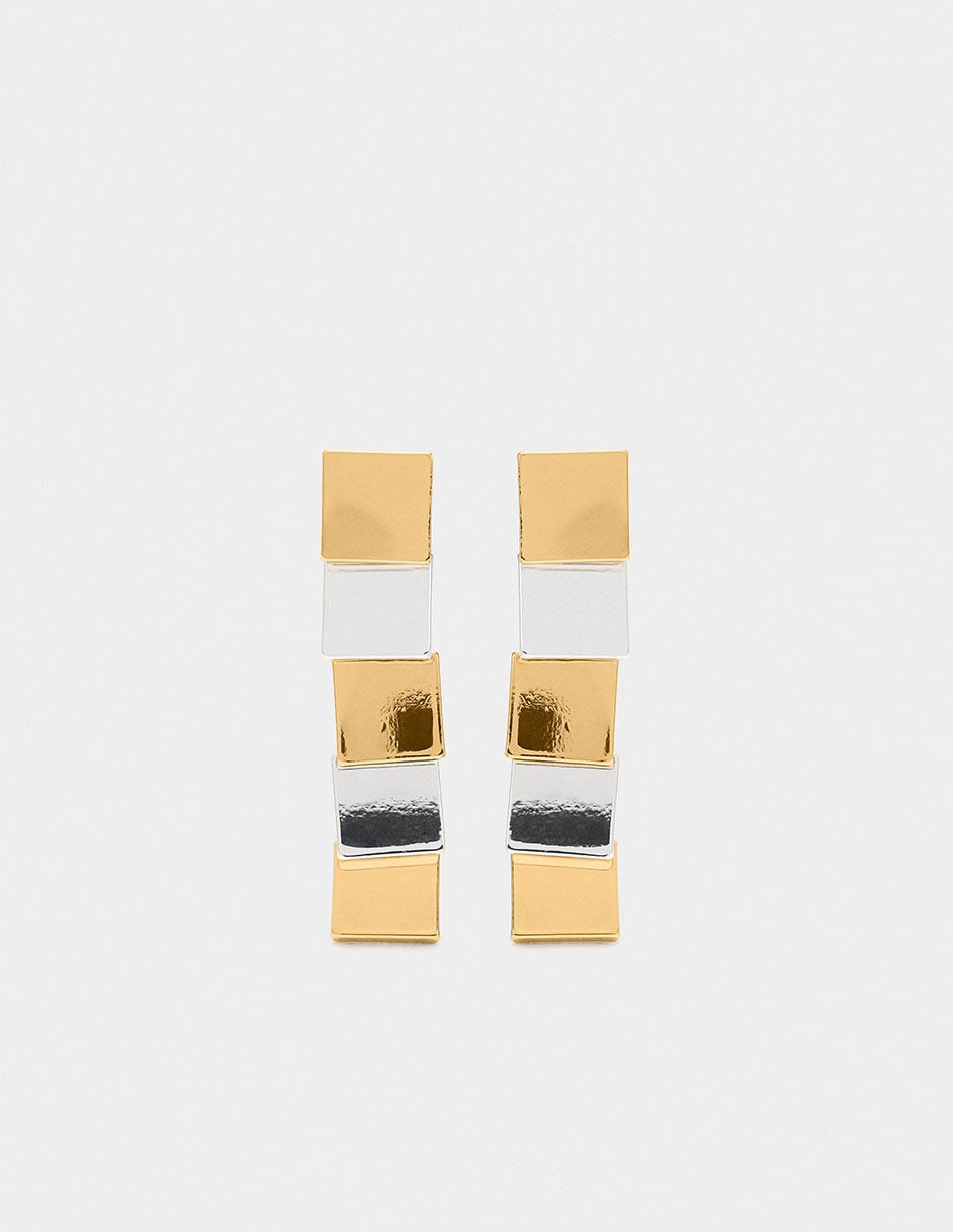 Aretes largos con acabado brillante