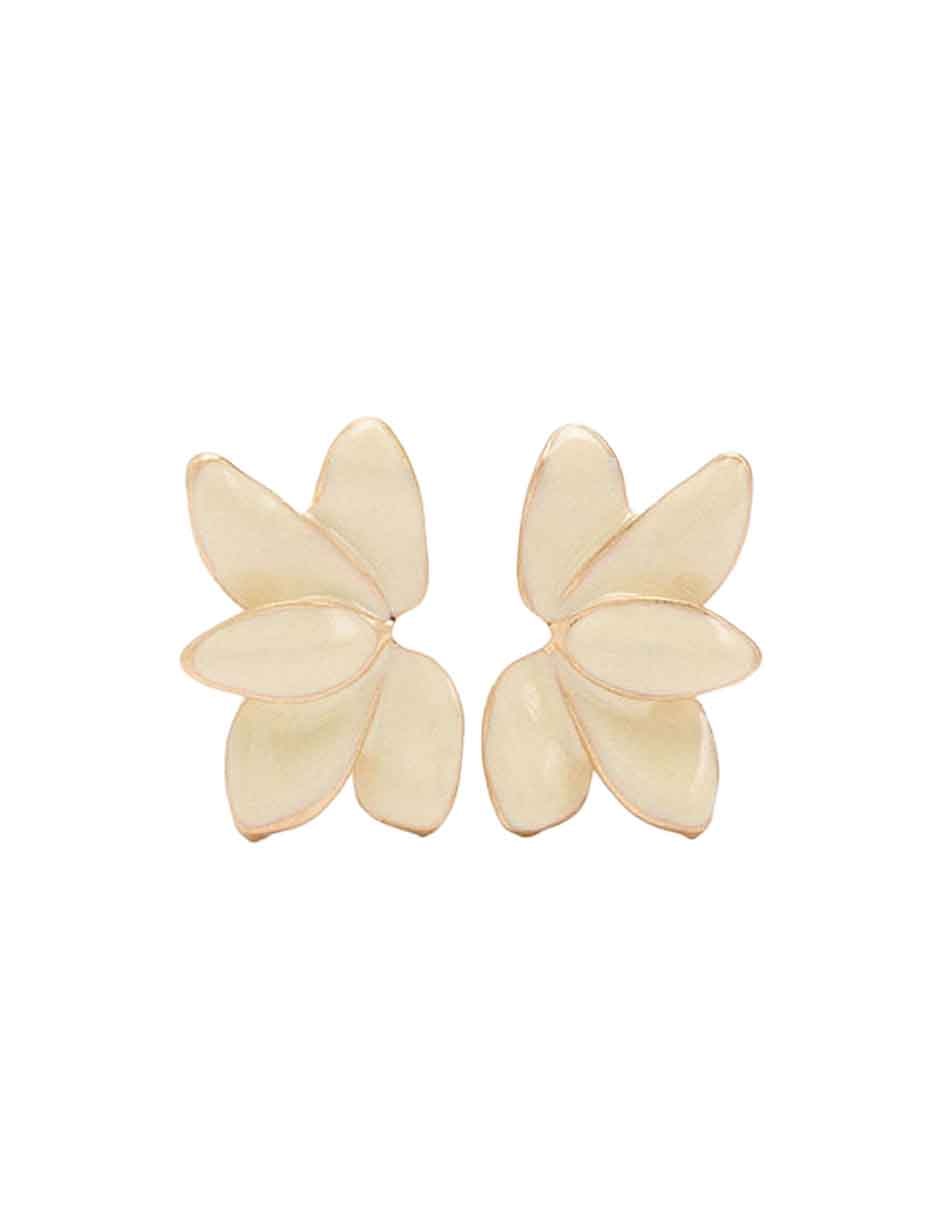 Aretes cortos con acabado brillante