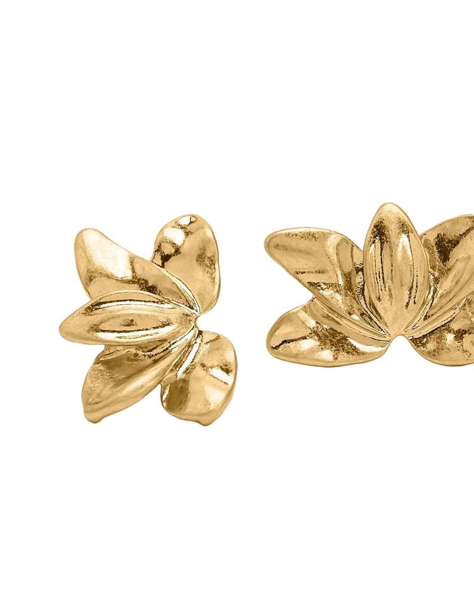 Aretes cortos con acabado brillante 3