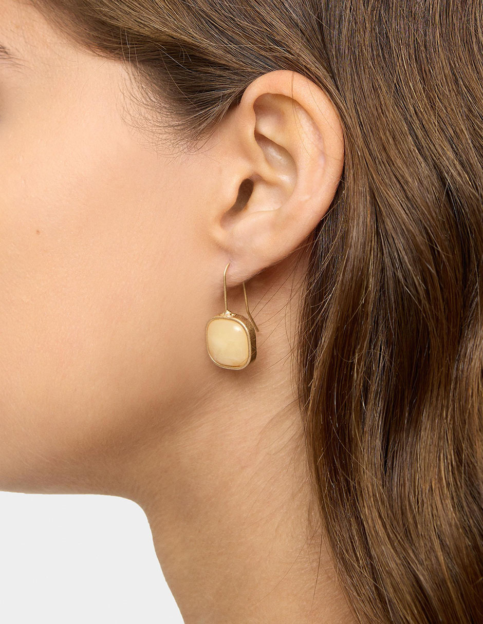 Aretes cortos con acabado pulido 2