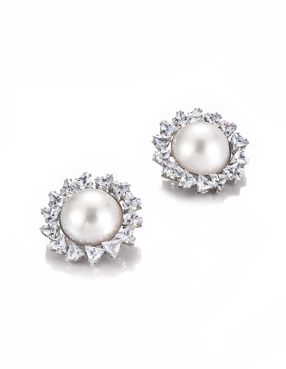 Aretes cortos con acabado brillante zirconia 3