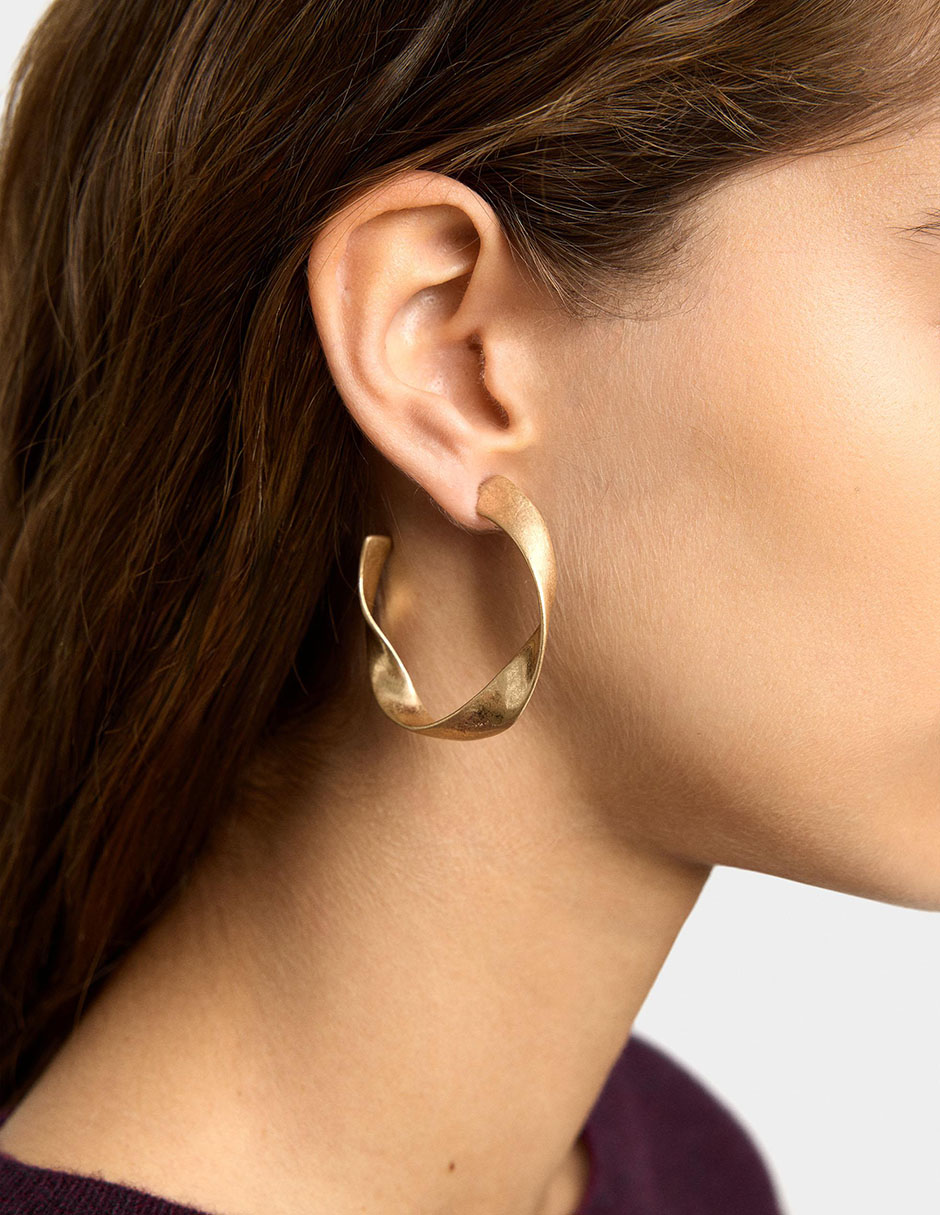 Aretes Golden Basics con acabado liso perla 2