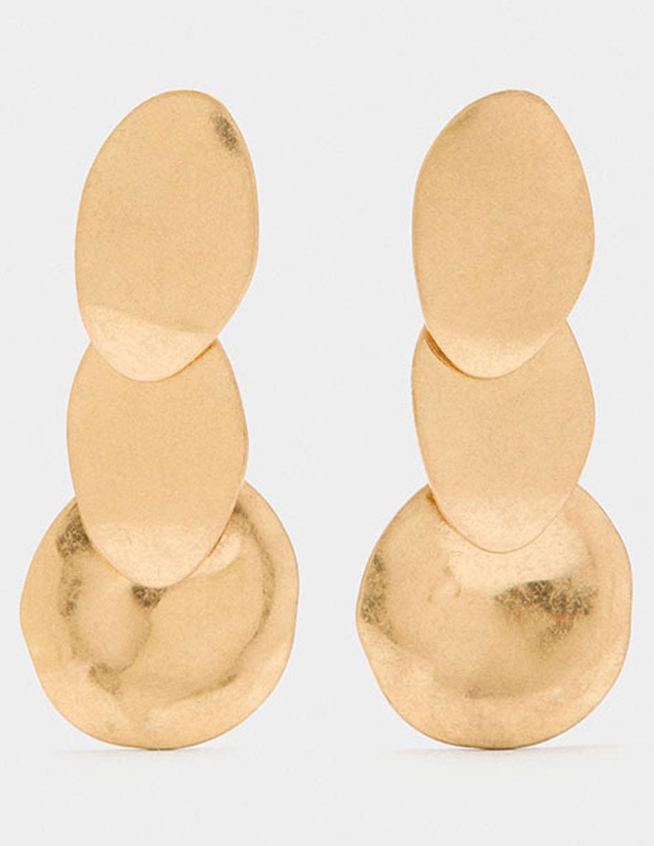 Aretes largos con acabado brillante