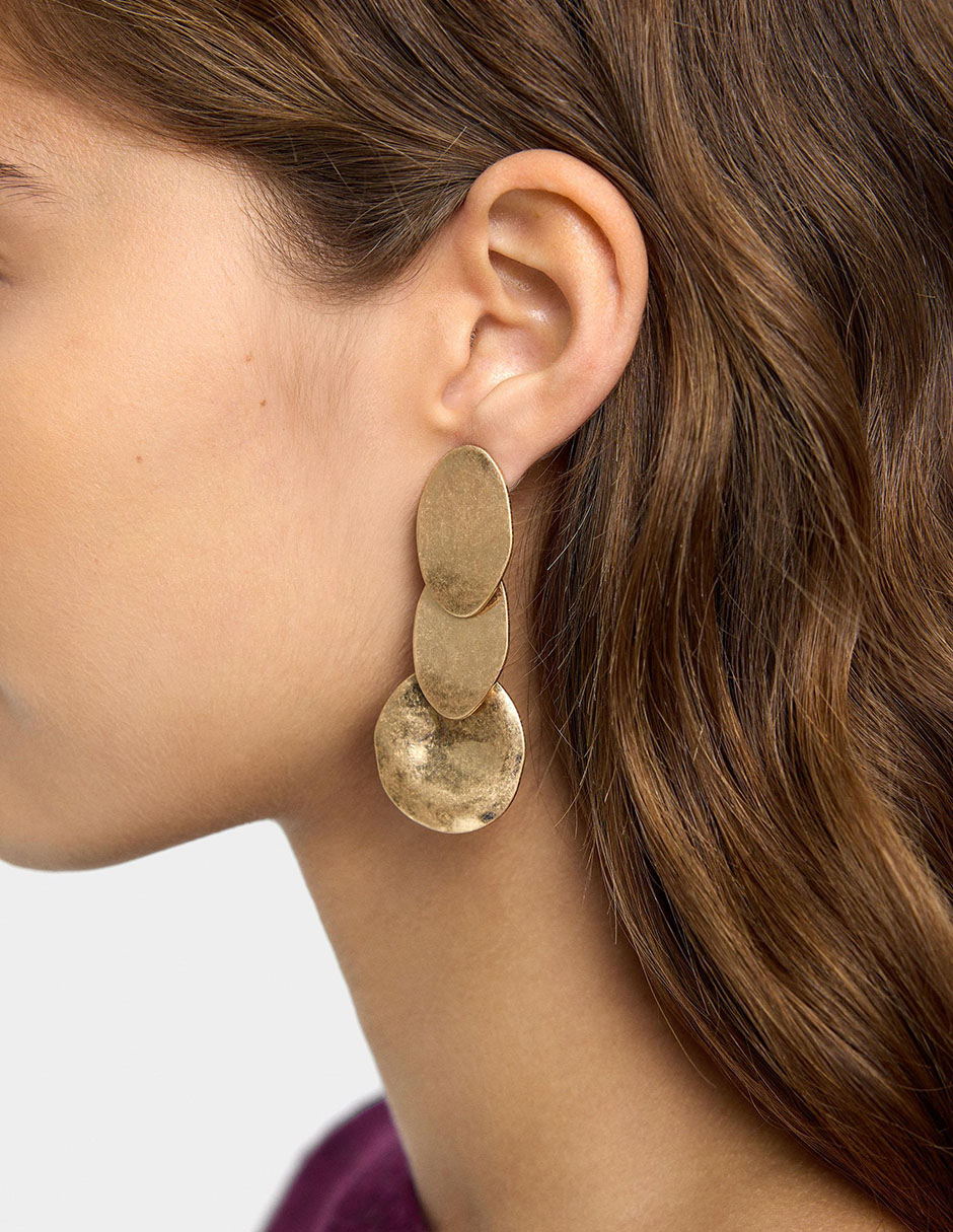 Aretes largos con acabado brillante 3