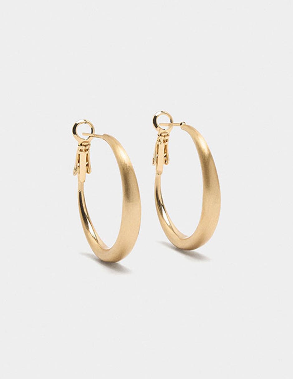 Aretes Golden Delicates con acabado liso