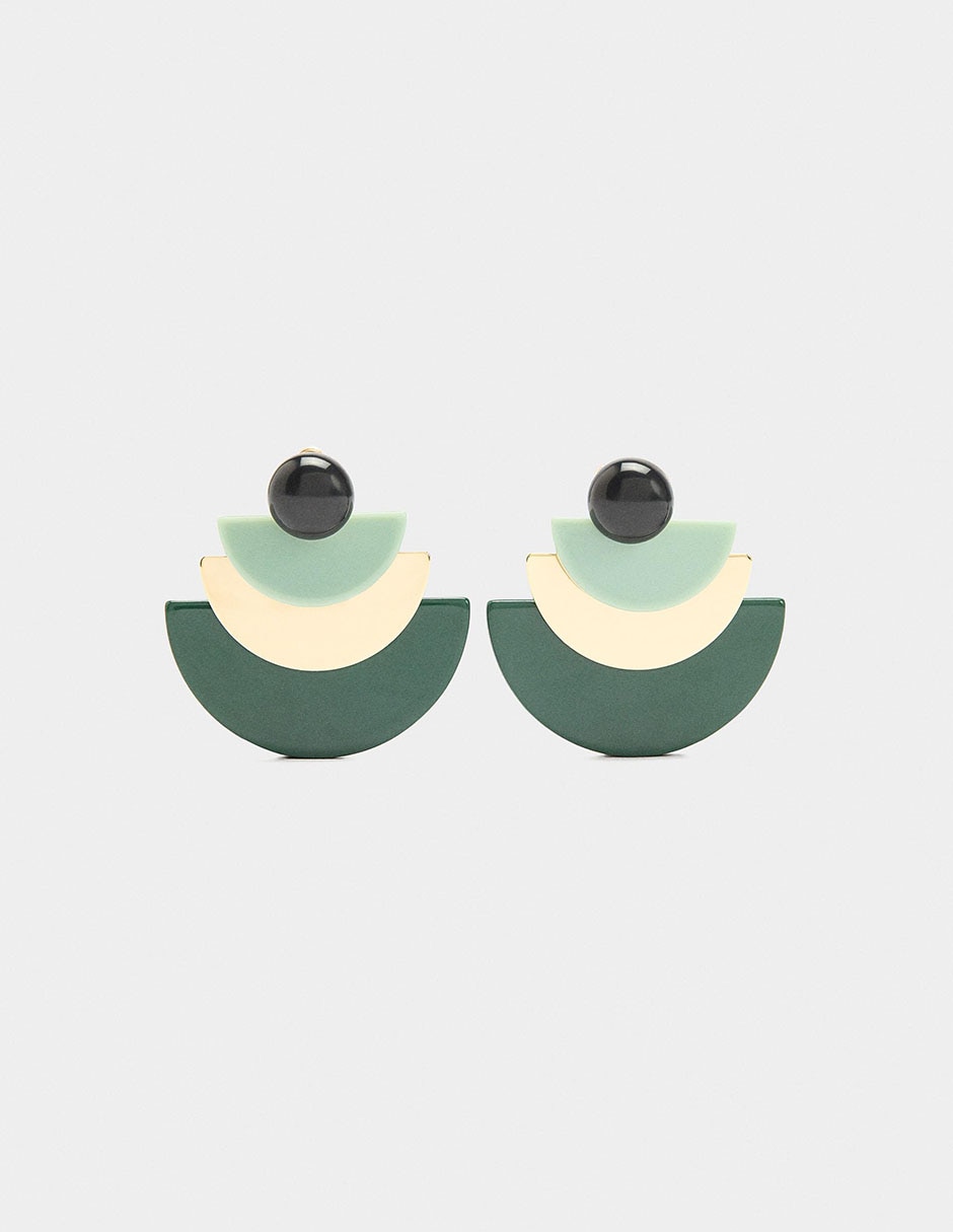 Aretes largos con acabado liso