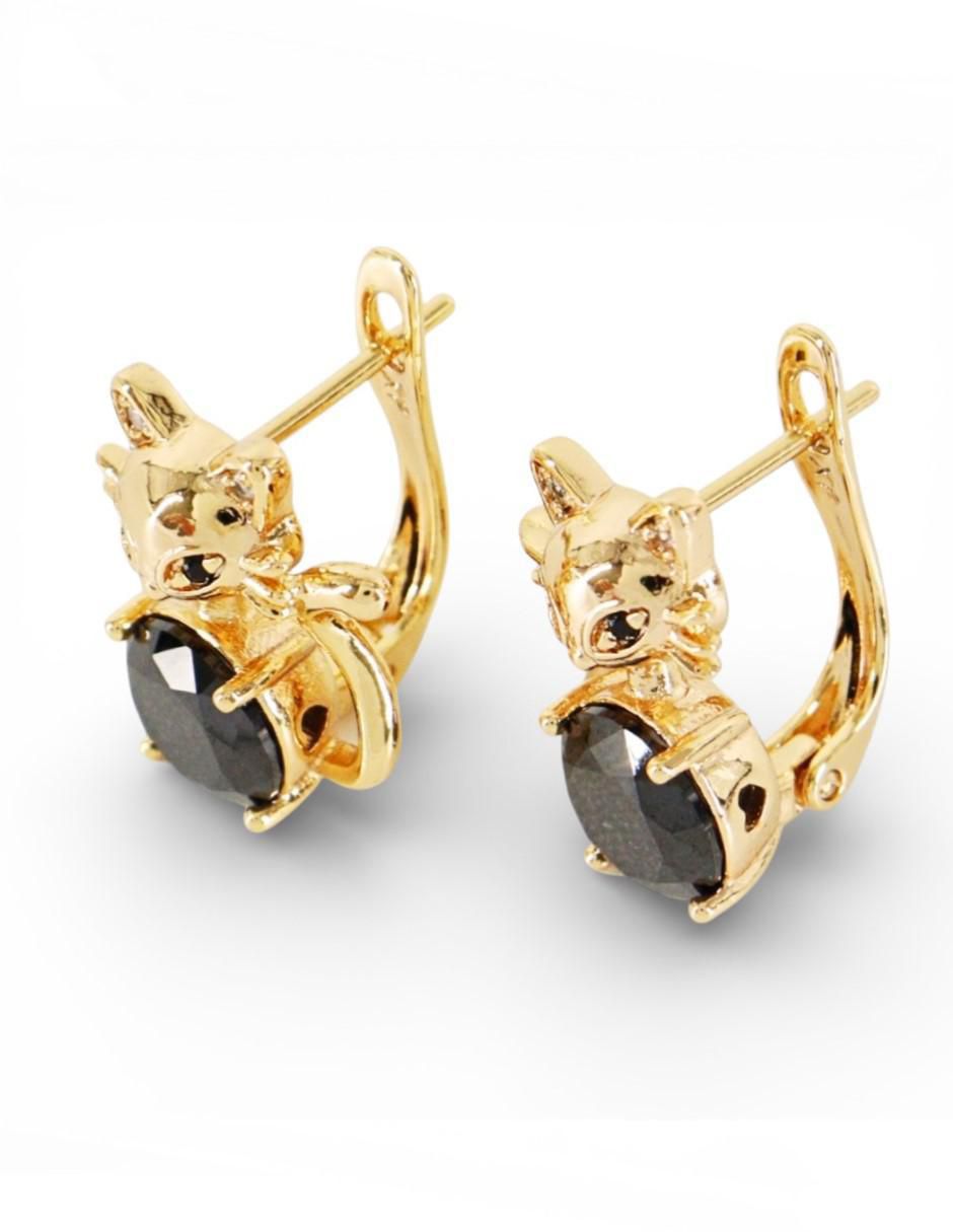 Aretes cortos de gato de oro laminado 18 K con acabado brillante zirconia Aretes cortos de gato de oro laminado 18 K con acabado brillante zirconia