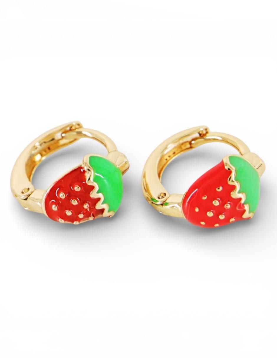 Aretes cortos de fresa 18 k con acabado chapa de oro