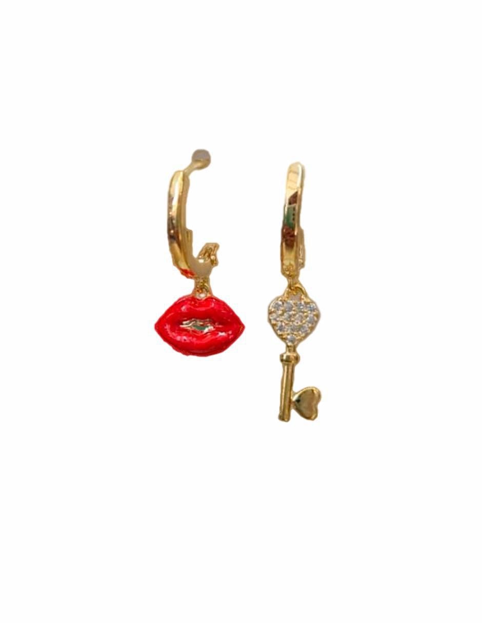 Set de aretes Amor y Amistad de Oro laminado 9 K con acabado brillante zirconia cúbica 3