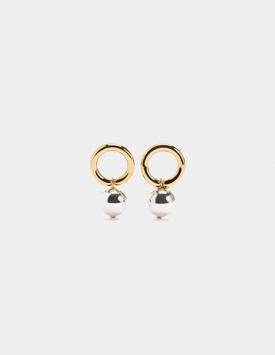Aretes cortos con acabado brillante