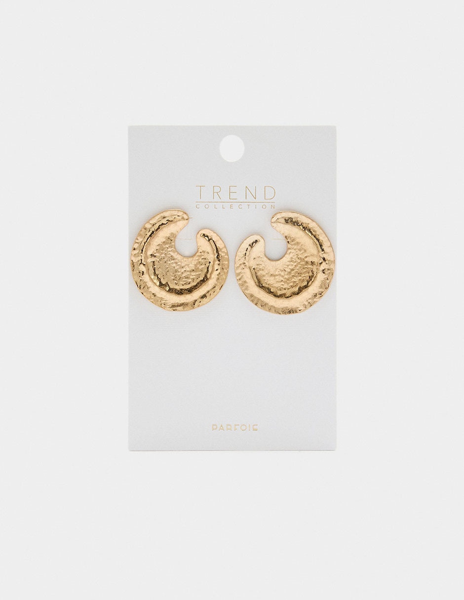 Aretes cortos con acabado martillado 4