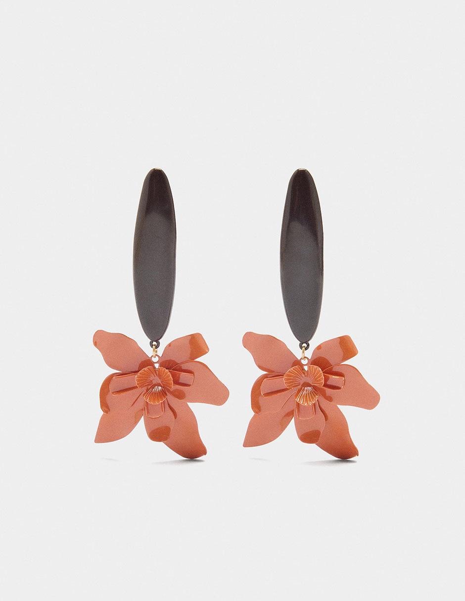 Aretes largos Amber con acabado pulido