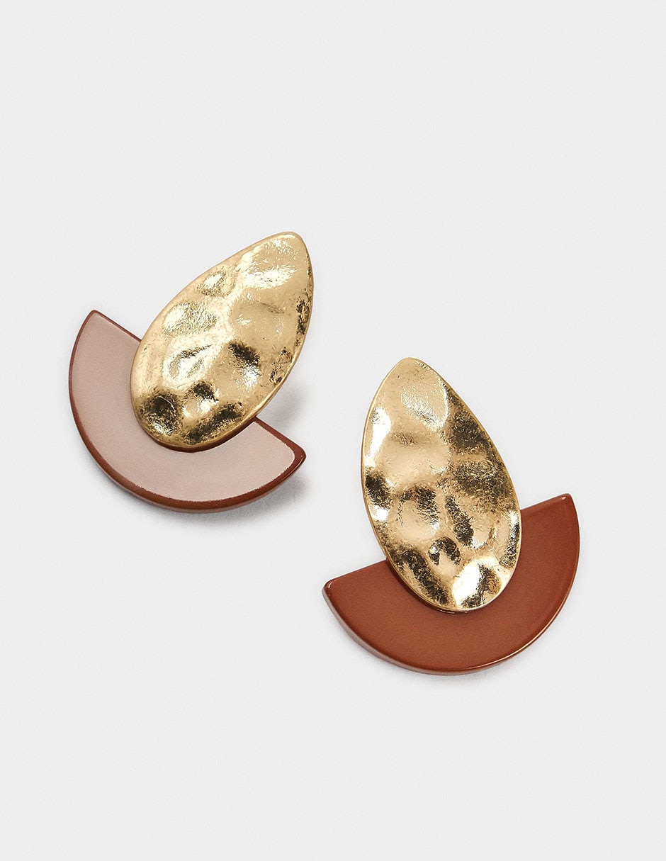 Aretes cortos con acabado martillado 2