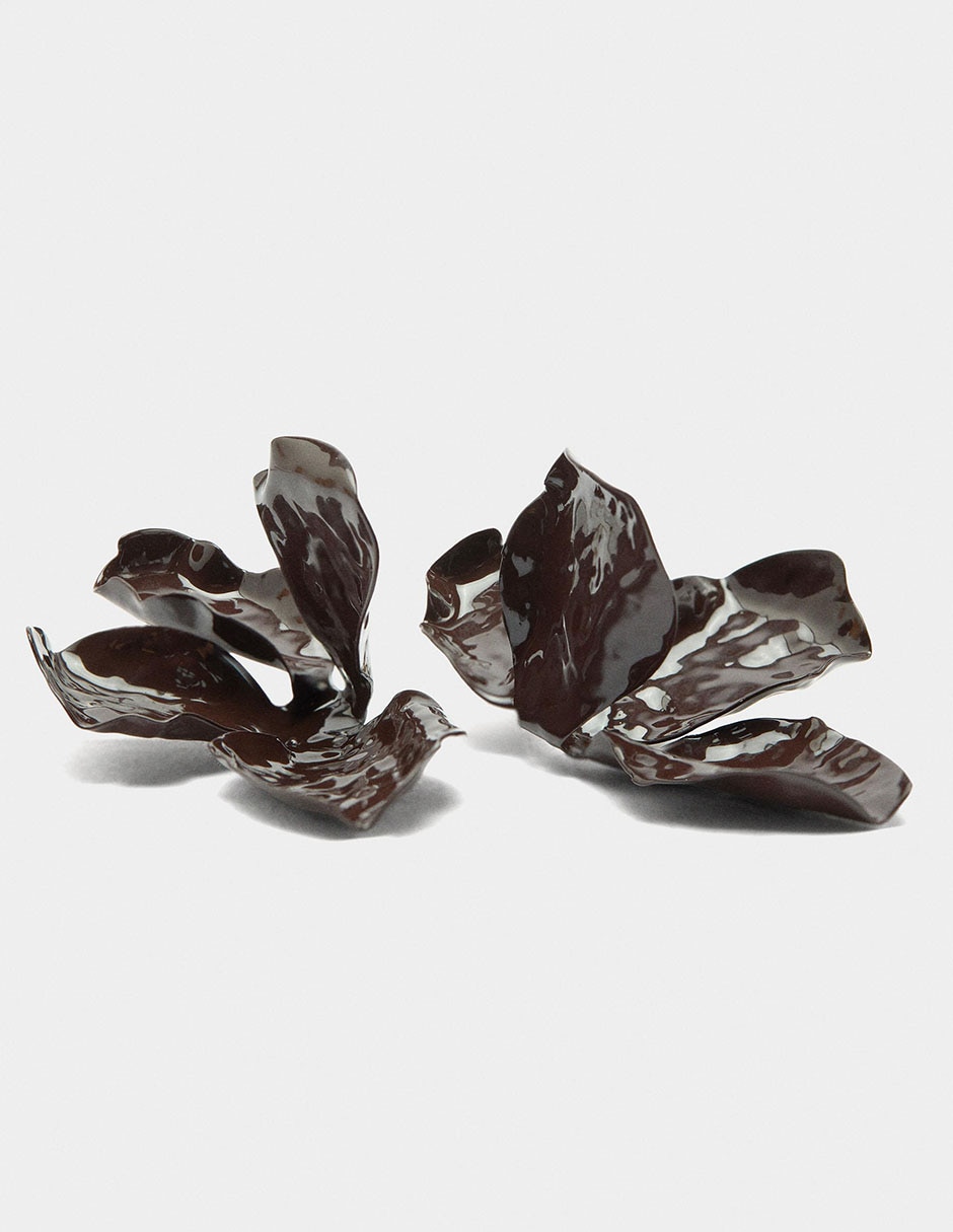 Aretes largos Petals con acabado brillante 2