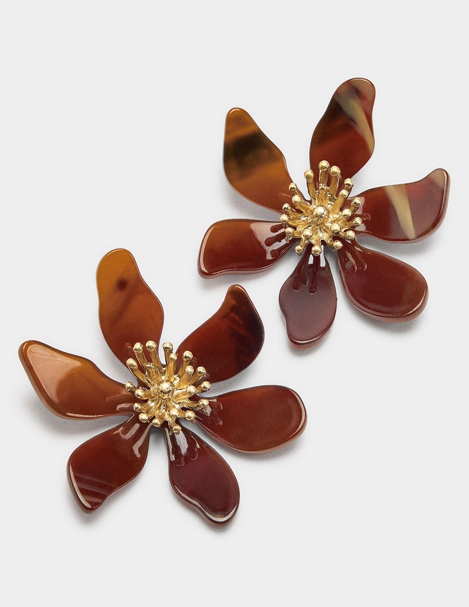 Aretes cortos con acabado brillante 3