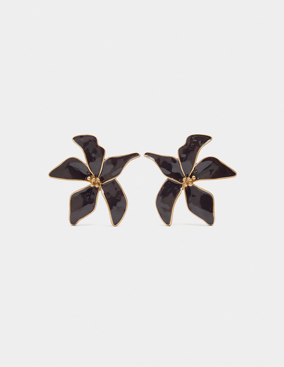 Aretes cortos Petals con acabado pulido