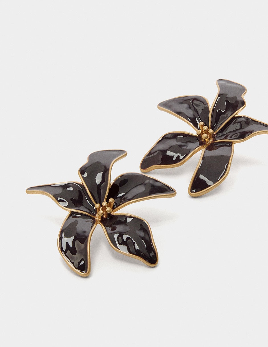 Aretes cortos Petals con acabado pulido 2