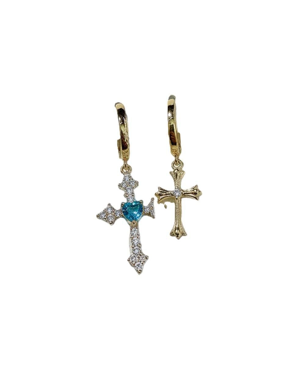 Set de aretes de diferentes formas de oro laminado 10 K con acabado brillante zirconia cúbica 2