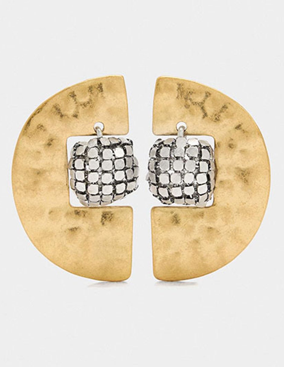 Aretes largos con acabado brillante
