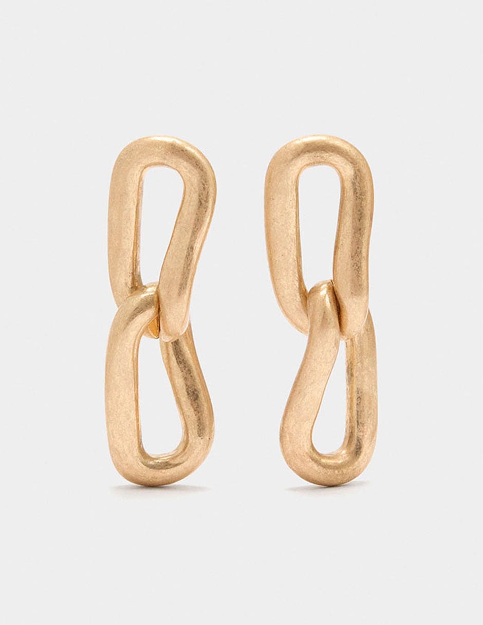 Aretes largos con acabado brillante
