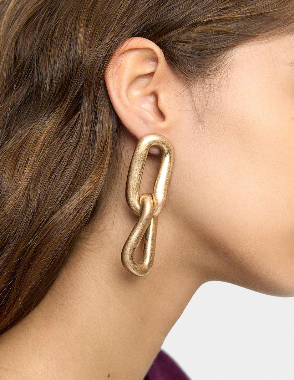 Aretes largos con acabado brillante 2