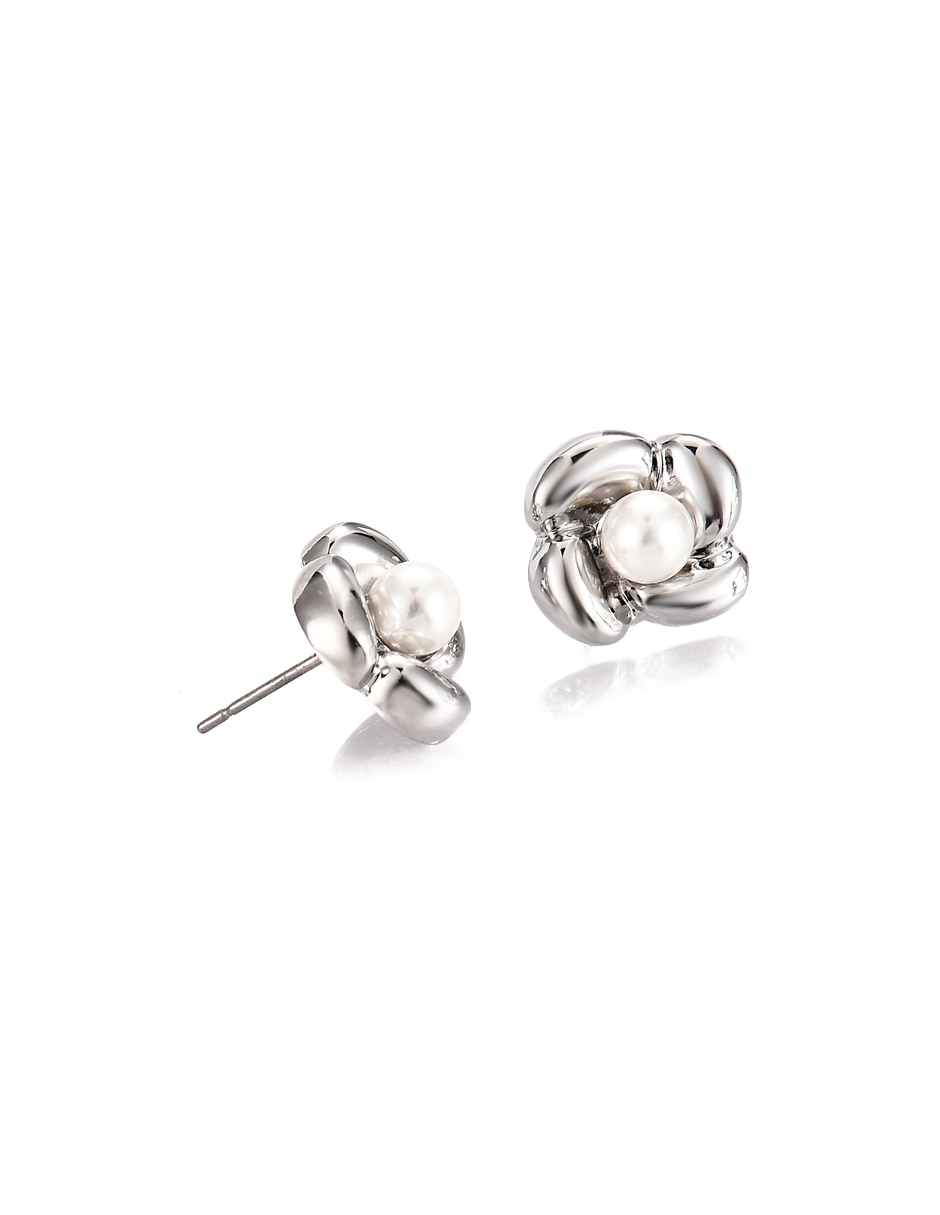 Aretes cortos de flor con acabado brillante 3