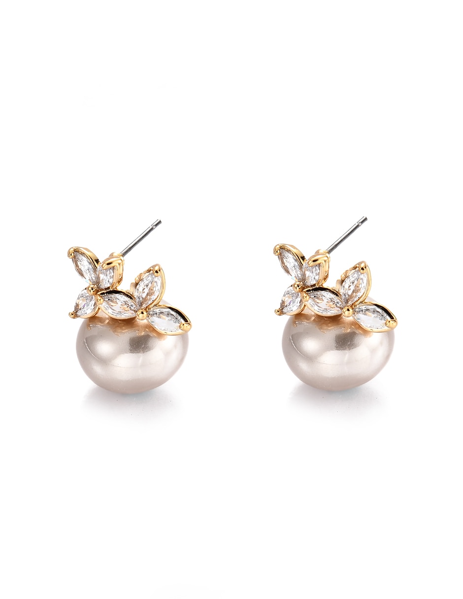 Aretes cortos con acabado brillante zirconia 2