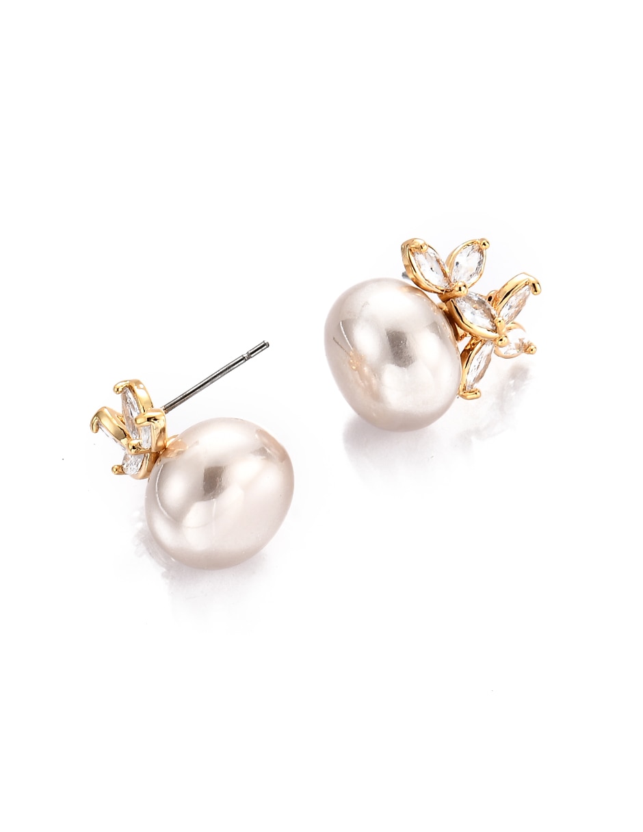 Aretes cortos con acabado brillante zirconia 3