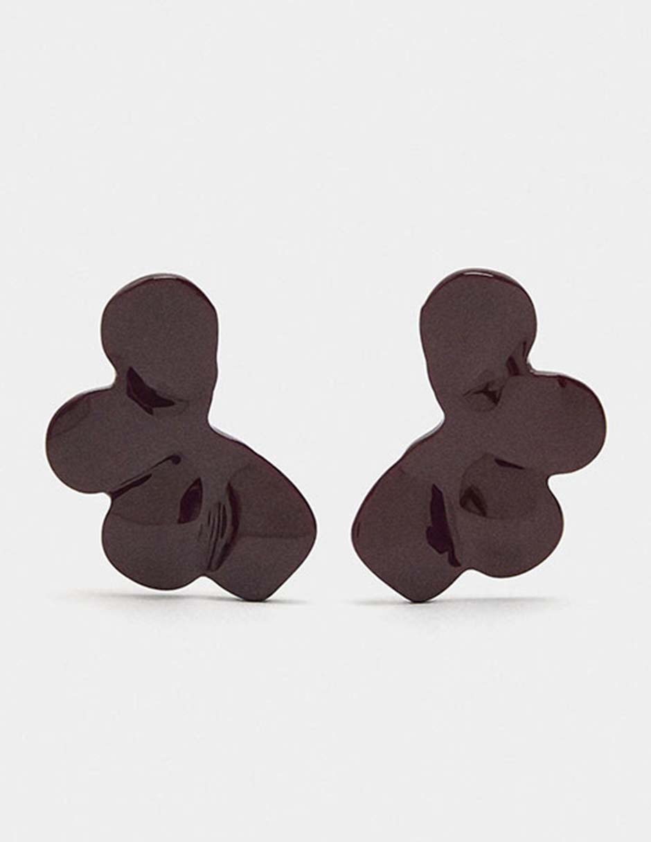 Aretes cortos Maison Clay con acabado brillante