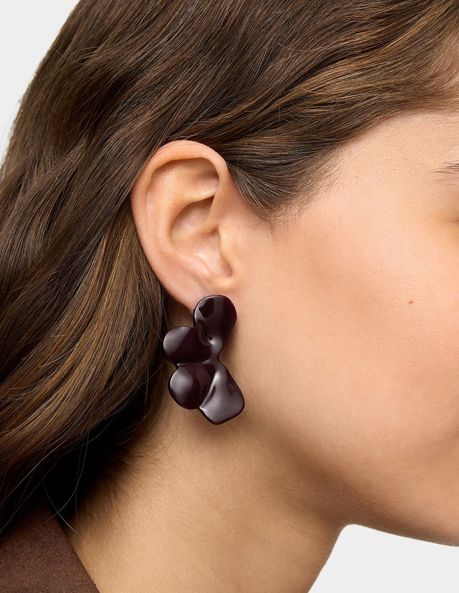 Aretes cortos Maison Clay con acabado brillante 2
