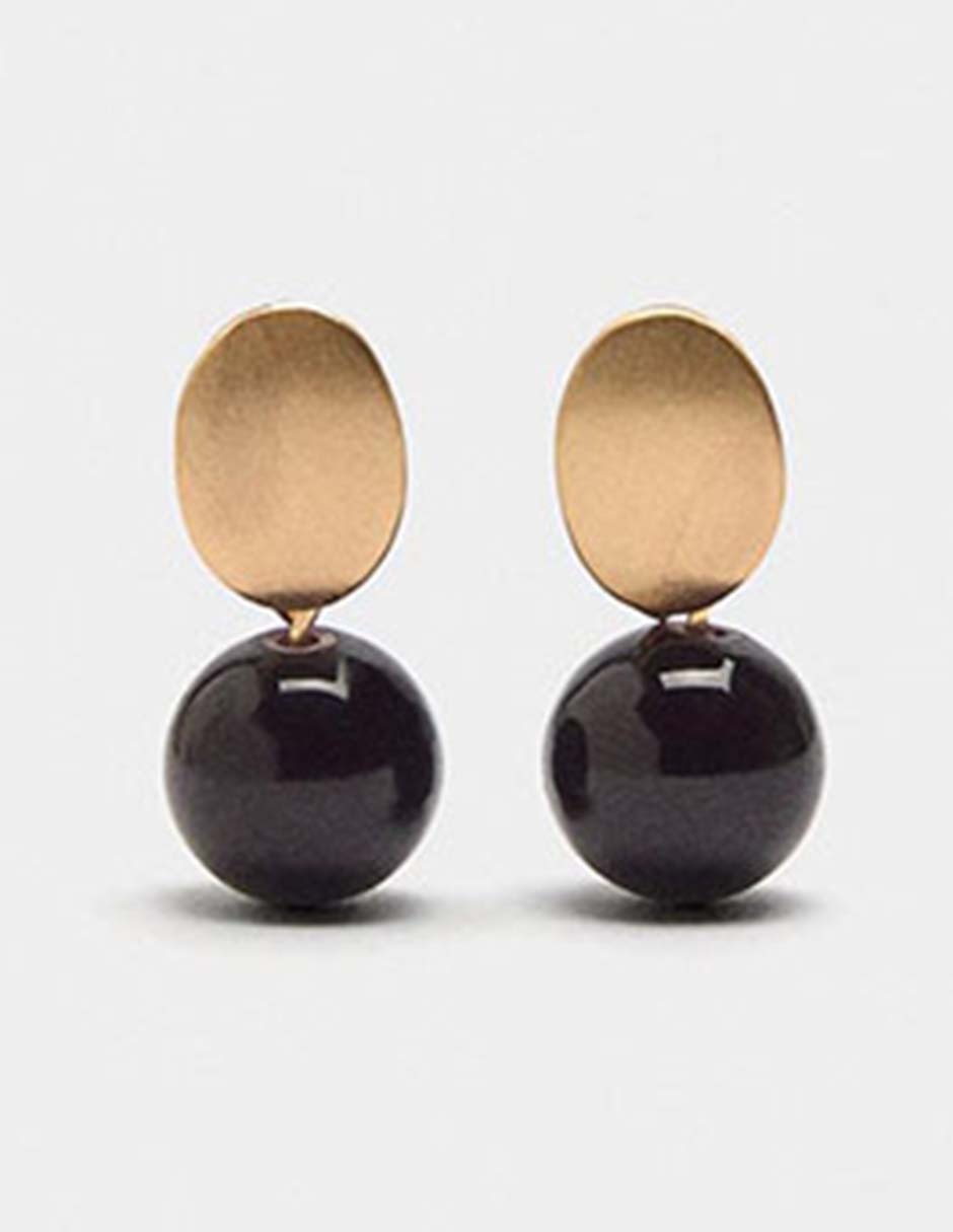 Aretes cortos de esfera Maison Clay con acabado brillante