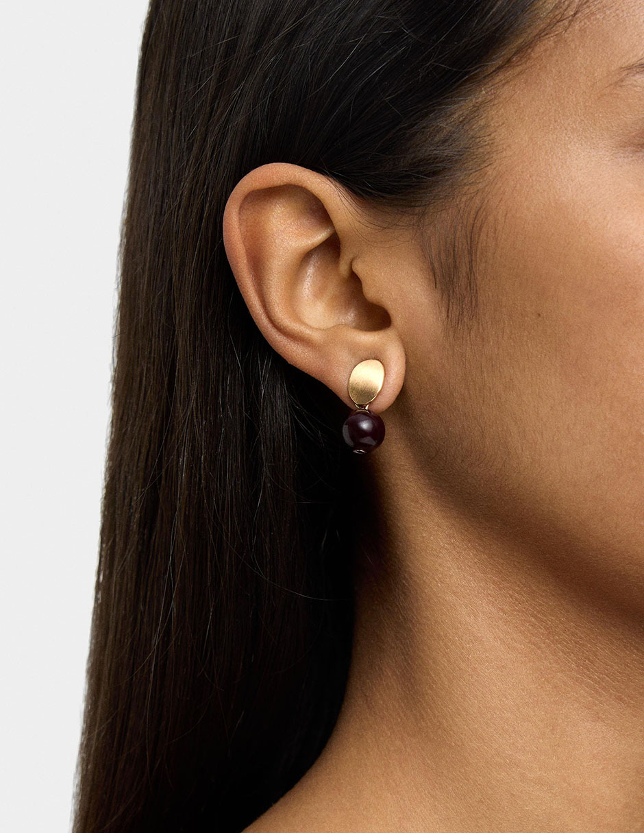 Aretes cortos de esfera Maison Clay con acabado brillante 2