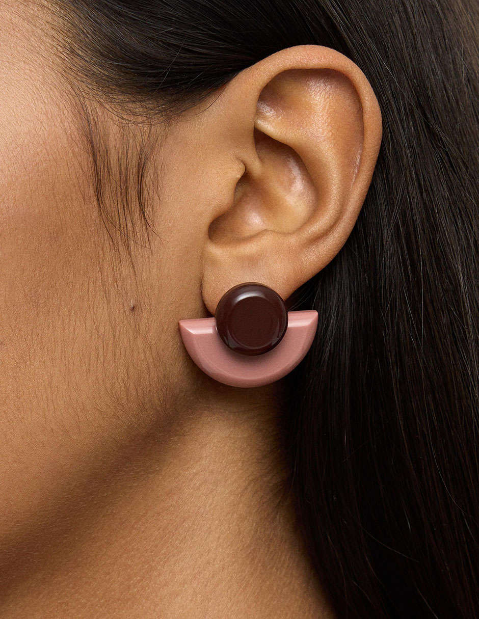Aretes cortos Maison Clay con acabado brillante 2