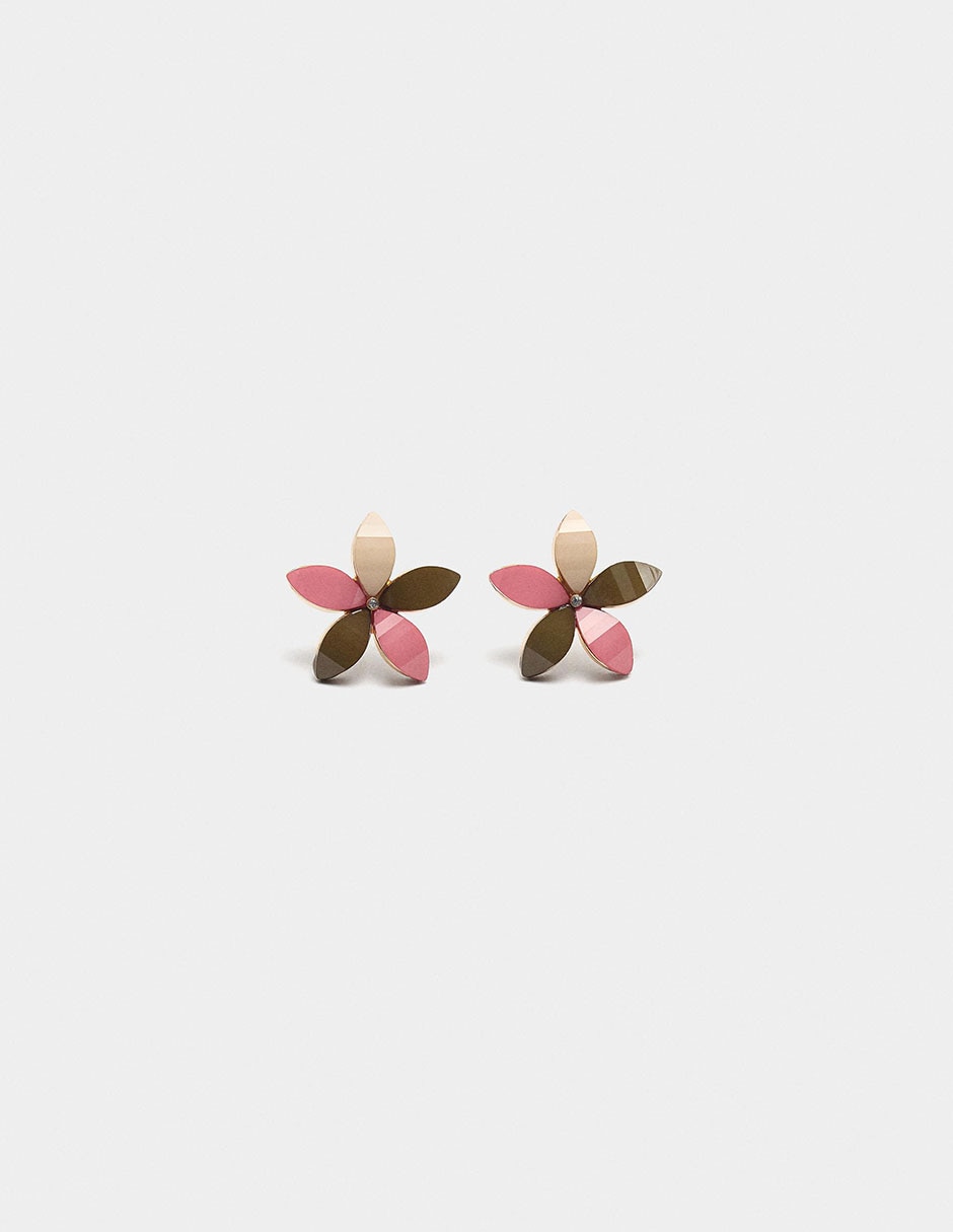 Aretes cortos de flor Wine & Dine con acabado brillante