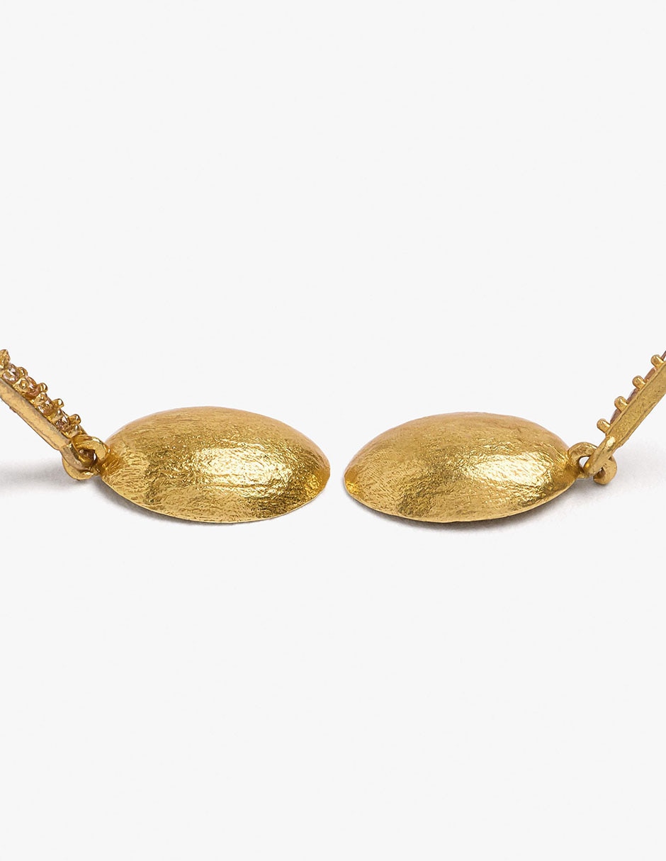 Aretes cortos Golden Delicates con acabado cepillado 2