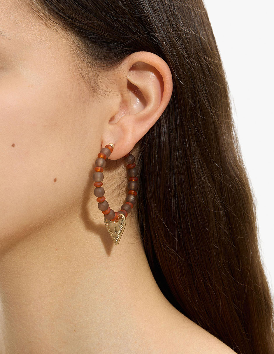 Aretes largos Charmy con acabado esmaltado 2