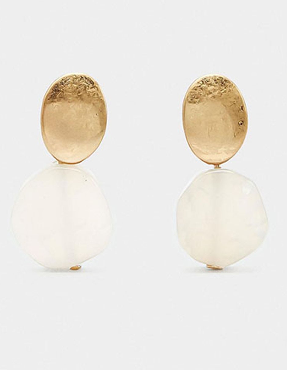 Aretes cortos con acabado esmaltado