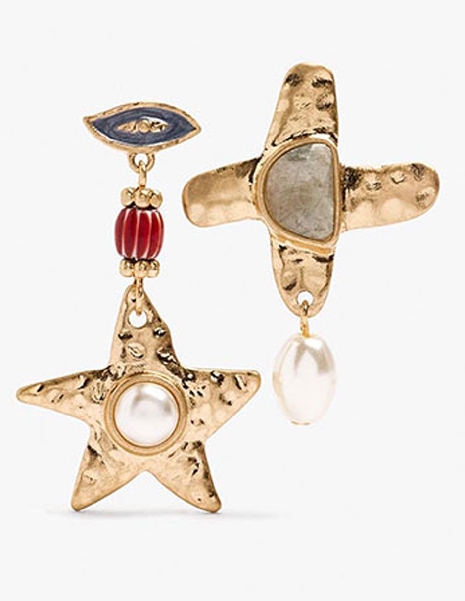 Aretes cortos con acabado brillante