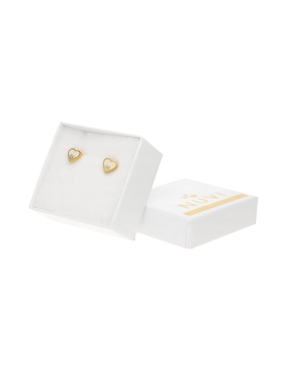 Aretes cortos de corazón con acabado brillante 4