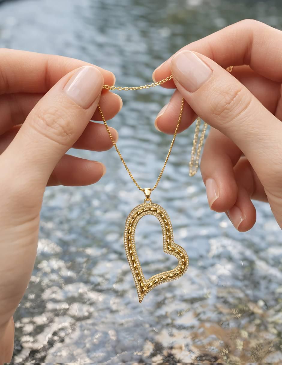 Collar con dije de corazón Eteria 18 K 6